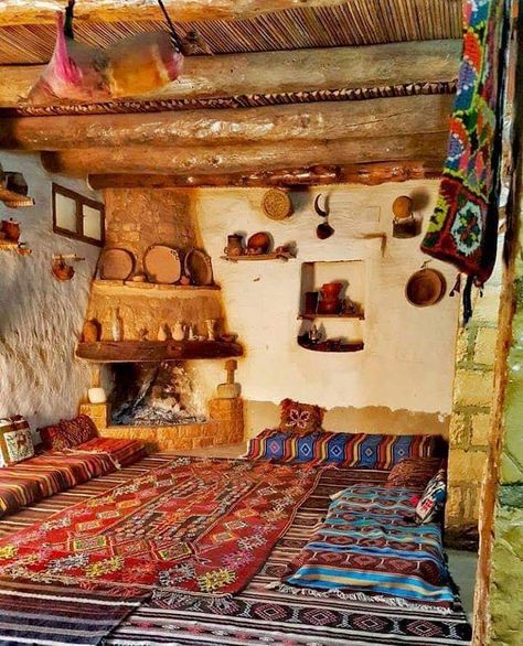 Lesbian House, Cob House Plans, Nature Village, Alternative Homes, African Architecture, Handmade House, Mud House, Pintura Exterior, Cob House