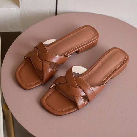 Best Heels, Summer Leather Sandals, Women Slippers Fashion, Modern Sandals, Fashion Shoes Sandals, Shoes For Girls, Trendy Sandals, Womens Sandals Summer, Fashion Slippers