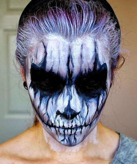 30 Scariest Halloween Makeup Ideas for Both Men & Women - Blogrope Demon Halloween Makeup, Maquillage Halloween Zombie, Halloween Zombie Makeup, Halloween Skeleton Makeup, Halloween Hombre, Makeup Zombie, Halloween Gesicht, Halloween Makeup Look, Halloweenský Makeup