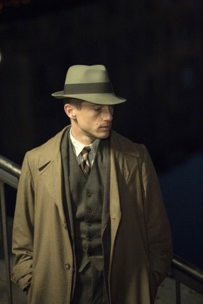 Volker Bruch, 20s Men, 40s Aesthetic, Aesthetic Fashion Men, 1940s Aesthetic, Babylon Berlin, Detective Outfit, Noir Detective, Detective Aesthetic