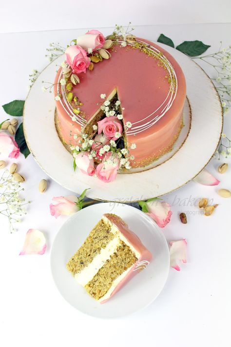 Pistachio Cake Design, Pistachio Rose Cake, Strawberry Mirror, Rose Cake Recipe, Make A Wedding Cake, Pistachio Rose, Cake Flavours, How To Make Wedding Cake, Grad Cake