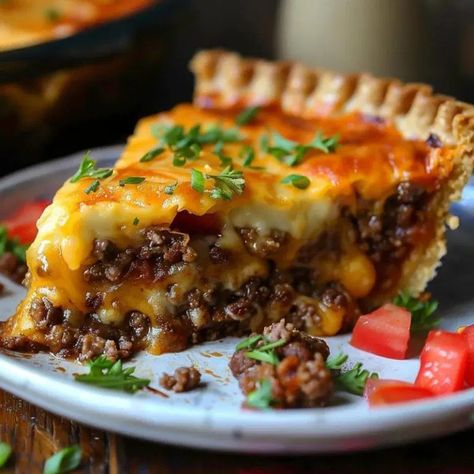 Pioneer Woman Cheeseburger Pie Recipe – Tasty Recipes Pioneer Woman Cheeseburger Pie Recipe, Pioneer Woman Cheeseburger Pie, Classic Cheeseburger, Hamburger Meals, Beef Ideas, Beef Casseroles, Dinner Pies, Hamburger Dishes, Cheeseburger Pie