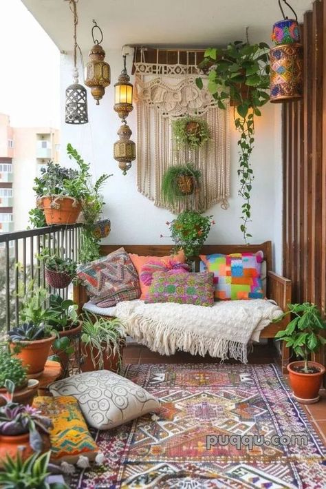 Balcony Decor Diy, Moroccan Balcony, Balcony Boho, Warm Apartment Aesthetic, Eclectic Interior Design Vintage, Warm Apartment, Outdoor Reading Nooks, Room Decor Indian, Living Room Decor Indian