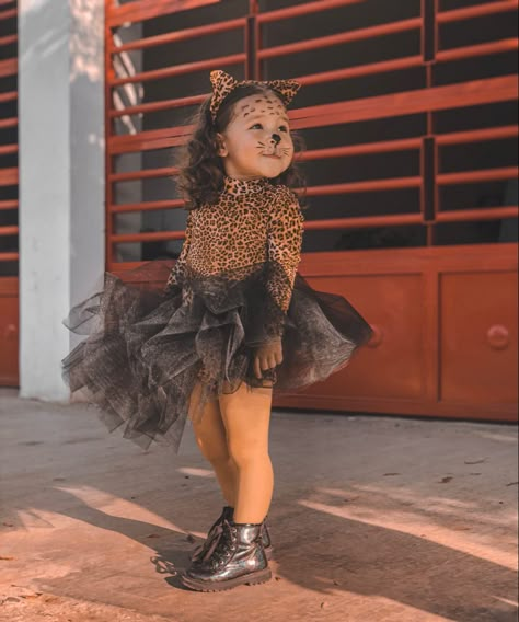 Animal Costumes For Girls, Halloween Costume Hacks, Cheetah Halloween Costume, Diy Girls Costumes, Animal Costumes For Kids, Halloween Costume Toddler Girl, Tiger Costume, Idee Babyshower