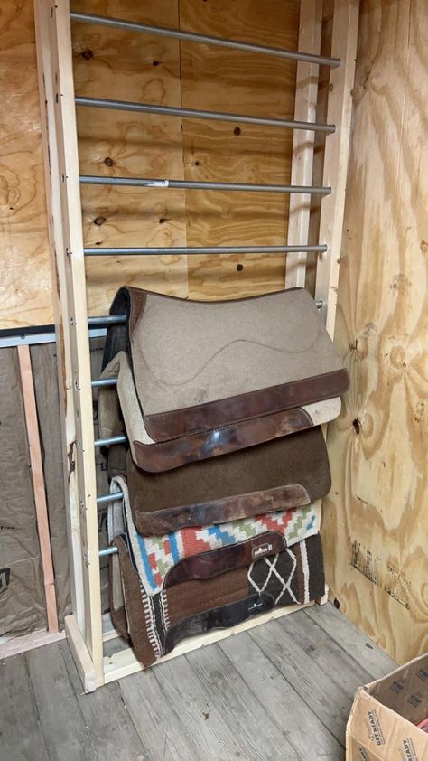 Horse Blankets Storage, Tack Room Organization, Horse Tack Rooms, Horse Farm Ideas, Barn Hacks, Diy Horse Barn, Elegant Trousers, Horse Barn Ideas Stables, Barn Stalls