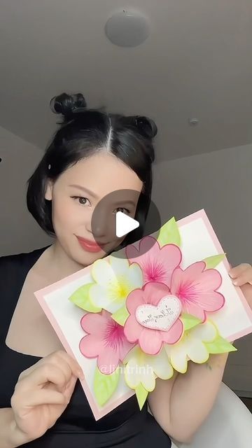 Lini Trịnh I Art | Design I Fashion on Instagram: "Mother’s day gift card idea: Flower pop-up card 🌼" Creative Ideas, Mother’s Day, Pop Up, Mothers Day, Art Design, Gift Card, Flowers, On Instagram, Gifts