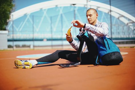 We talked to athletes and nutritionists to get their favorite track snacks, and they all said: carbs, carbs, carbs. Here are the best snacks for a track meet. Track Snacks, The Best Snacks, Best Snacks, Healthier Habits, Track Meet, Good Foods To Eat, Foods To Avoid, Protein Snacks, Fun Snacks