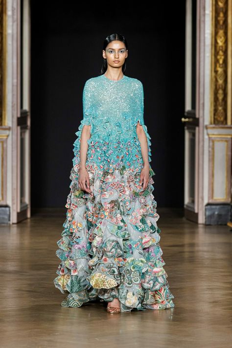 Rahul Mishra Couture Spring Summer 2023 Paris – NOWFASHION Rahul Mishra, 2023 Couture, Spring Summer 2023, Fashion Week Runway, Tie Styles, Large Fashion, Summer 2023, Event Dresses, Couture Collection