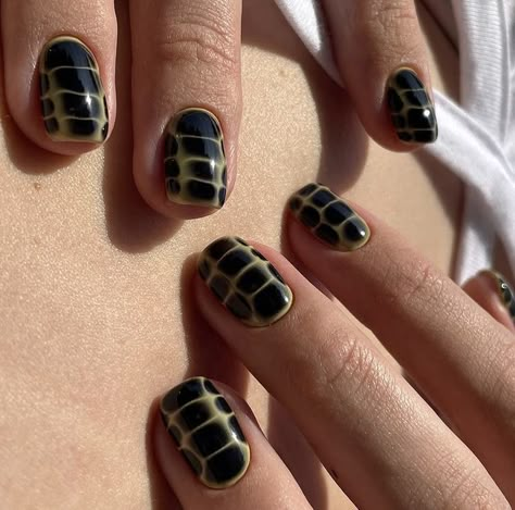 Short Alt Nails, Reptile Nails, Nails Crocodile, Alt Nails, Bee Nails, Minimal Nails Art, Retro Nails, Hippie Nails, Punk Nails