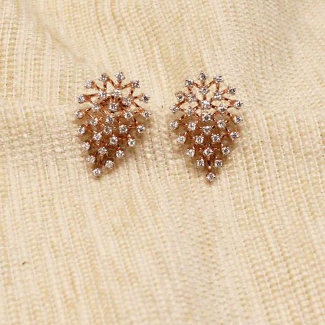 Diamond Ear Rings, Gold Earrings Studs Simple, Diamond Earrings Indian, Diamond Jewlery, Diamond Pendant Jewelry, Real Diamond Earrings, Fancy Jewelry Necklace, Art Jewelry Design, Bridal Jewellery Design