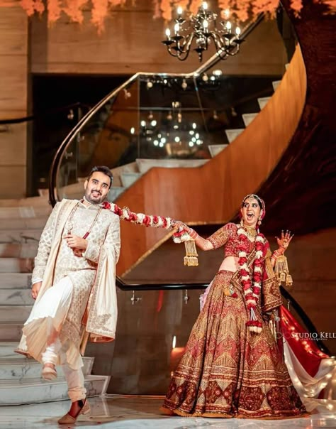 Bride And Groom Funny Photos, Indian Wedding Poses Couple Photos, Bride And Groom Pictures Indian, Bridal And Groom Photoshoot, Pre Wedding Shoot Ideas Photo Poses, Couple Poses For Wedding, Funny Wedding Poses, Wedding Couple Pose, Funny Couple Poses