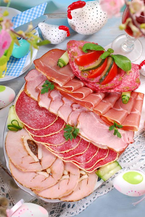 Sliced Meat Platter, Pink Platter Food, Pink Party Food Savoury, Pink Food Tray Ideas, Savory Pink Food, Pink Food Platter, Pink Food Board, Salami Platter, Ham Platter