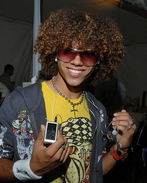 Men In 2000s, Corbin Bleu Aesthetic, Chad Danforth Aesthetic, 2010s Fashion Men, Corbin Bleu 2000s, 2000s Hairstyles Men, Mens 2000s Fashion, 2000s Mens Fashion, 2000s Fashion Men