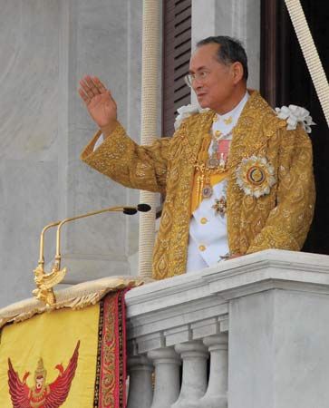 Bhumibol Adulyadej | king of Thailand | Britannica.com King Phumipol, Happy 85th Birthday, King Thailand, King Rama 9, Thai Royal Family, Thai King, King Bhumibol Adulyadej, Queen Sirikit, Bhumibol Adulyadej