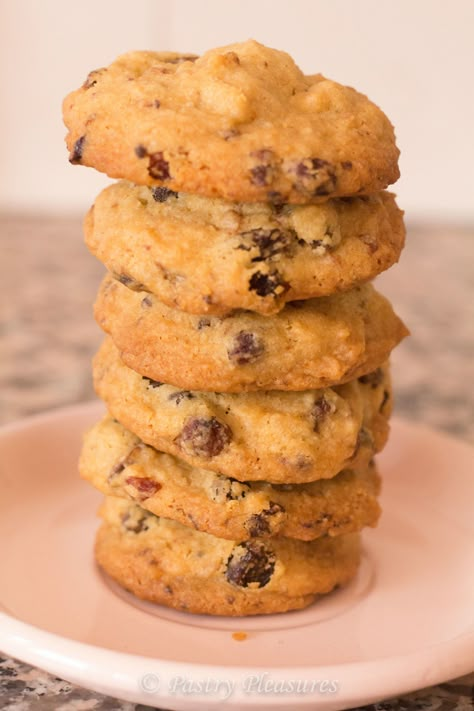 Rum And Raisin Cookies, Cookies With Raisins Recipes, Rum Raisin Recipes, Rum Raisin Cookies, Rum And Raisin, Jamaican Cookies, Rum Cookies, Sand Cookies Recipe, Rum And Raisin Cake