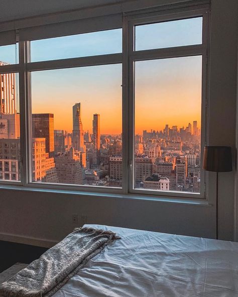 JustTravel ✈️🌴🌎 on Twitter: "Dreaming of the days in the city that we once knew 😌 lyss | IG… " Apartment View, City Apartments, York Aesthetic, Aesthetic City, Nyc Aesthetic, Nyc Life, New York Aesthetic, New York Life, Apartment Aesthetic