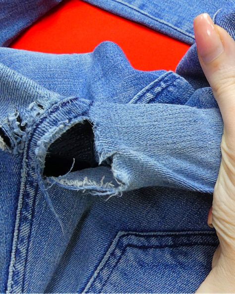 See here✅ How do you fix ripped jeans between your legs. | See here✅ How do you fix ripped jeans between your legs. | By MomCut - Deutschland Fix Ripped Jeans, Hemming Pants, Dairy Free Breastfeeding, Ripped Knee Jeans, How To Hem Pants, Watch Videos, Ripped Jeans, Trousers, Sewing