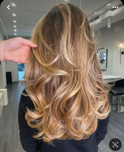 Blonde Highlights To Show Hairdresser, Honey Blonde Lowlights, Blonde Hair Golden, Honey Hair Color, Summer Blonde Hair, Honey Brown Hair, Vacation Hairstyles, Golden Blonde Hair, Viral On Tiktok