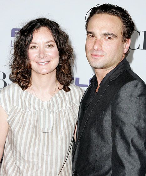 Sara Gilbert: I Realized I Was Gay While Dating Johnny Galecki ... Sara Gilbert, Johnny Galecki, Story People, September 17, Big Bang Theory, Bigbang, Coming Out, Celebrity News, Actresses