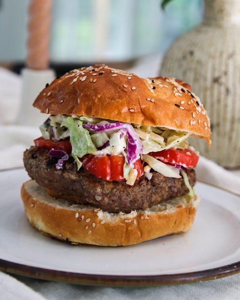 the best burger with cajun mayo and homemade coleslaw Coleslaw Burger, Cajun Mayo, Homemade Bourbon, Grilled Corn Recipes, Bacon Jam Recipe, Making Jam, Homemade Coleslaw, Creamy Coleslaw, Lemon Grove