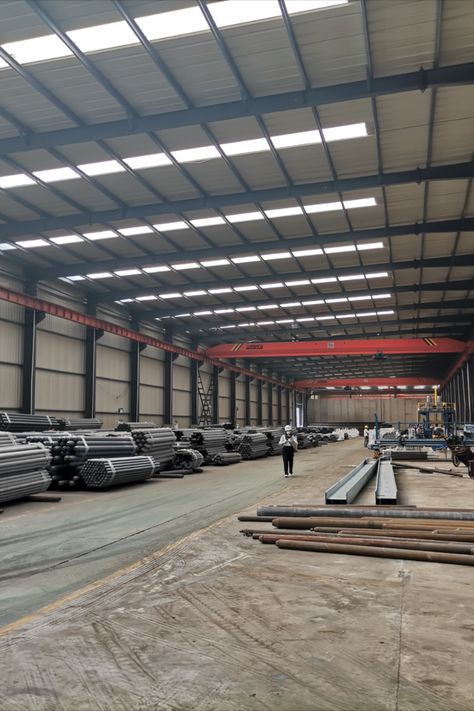 SAFS steel frame workshop warehouse display Construction Warehouse, Warehouse Organization, Warehouse Ideas, Hoist Crane, Interior Showroom, Steel Factory, Corrugated Steel, Industrial Workshop, Industrial Sheds