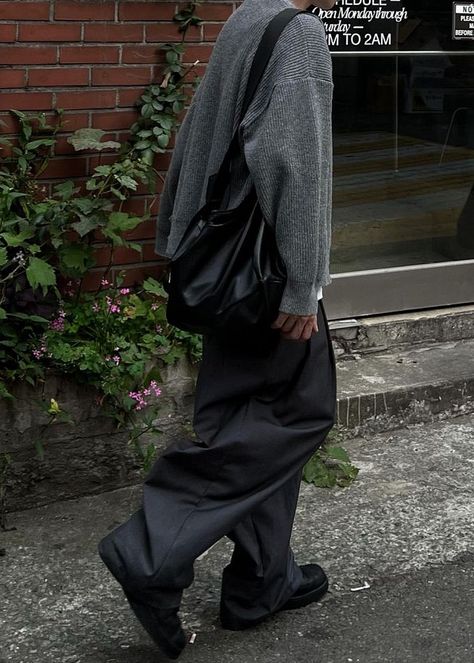 Mens Layering Outfits, Trousers Outfit Men, Mens Trendy Outfits, Mens Outfit Inspiration, Minimal Outfit, Men Fashion Casual Outfits, 가을 패션, Japan Fashion, Casual Style Outfits