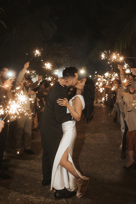 If you're looking for wedding exit ideas, sparklers can be so beautiful and photogenic! Sparker Exit Wedding, Cold Sparklers Wedding Exit, Wedding Exit Ideas Send Off Night, Wedding Sendoff Ideas, Send Off Ideas For Wedding, Wedding Loading, Sparkler Wedding Exit, Wedding Sparkler Send Off, Wedding Send Off Ideas