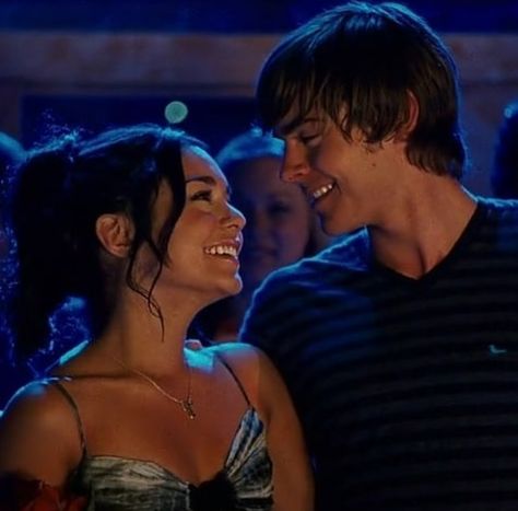 😍😍😍 Gabriela Montez, Zac And Vanessa, Troy And Gabriella, High School Musical 2, High School Music, High School Musical 3, Troy Bolton, Music Background, Film Disney