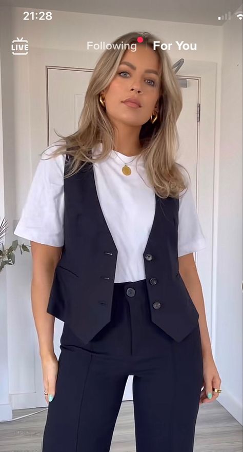 Vest Formal Outfit, Vest Over Shirt Outfit, Black Vest Shirt Outfit, Black Vest Office Outfit, Vest Office Outfits For Women, Business Casual Vest Outfits For Women, Black Vest Work Outfit, Business Vest Outfits, Work Vest Outfits For Women