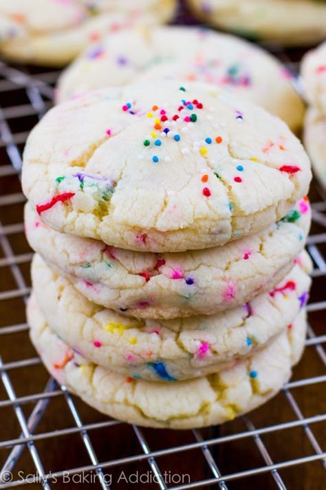 Confetti Cake Batter Cookies. These soft-baked cookies are ready in 20 minutes! Confetti Cake Mix Cookies, Bbq Dessert, Cake Batter Cookies, Soft Baked Cookies, Sally's Baking, Confetti Cake, Soft Bakes, Cake Mix Cookies, Yummy Sweets