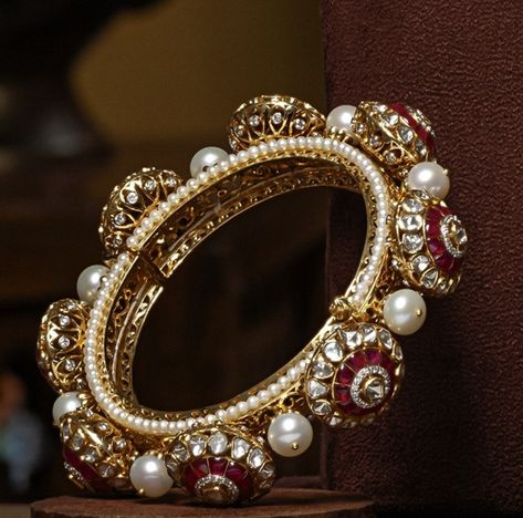 Polki Kada Designs, Gajara Bangles, Jadau Kada, Diamond Chocker, Kada Design, Antique Pearl Necklace, Polki Bangles, Kada Bangles, Gold Jewelry Design