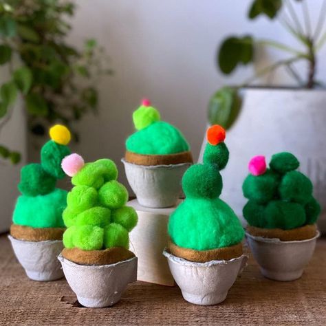 Creative Crafts For Kids, Wild West Crafts, Cactus Craft, Plant Crafts, Diy Pom Pom, Mini Cactus, Party Planning Ideas, Vbs Crafts, Pom Pom Crafts