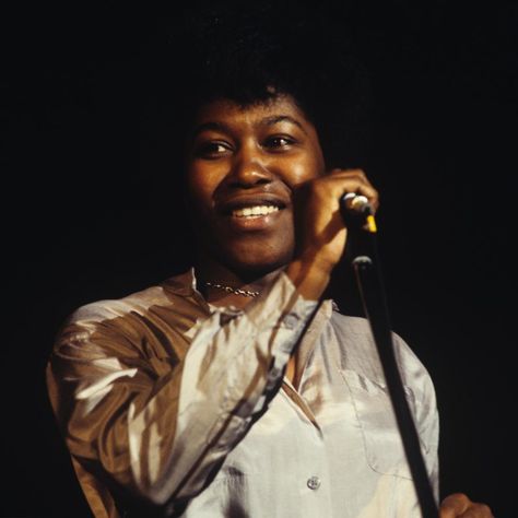 Joan Armatrading, Female Musicians, Southern Belle, Rock N, Aesthetic Photography, Singer Songwriter, Songwriting, Musician, Black Women