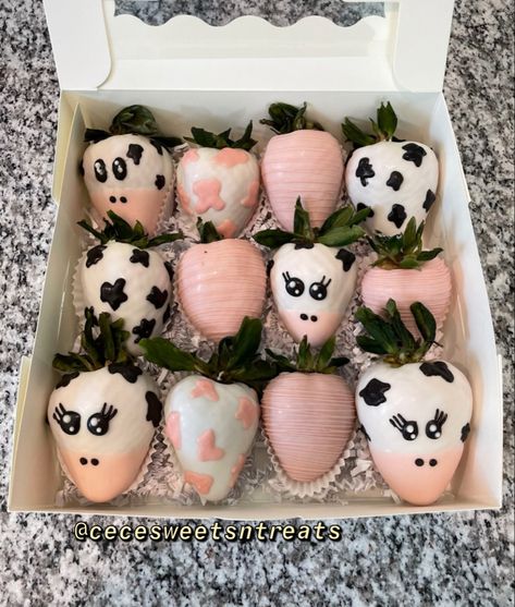 My favorite design to make!! Cow themed and pink Cow Theme Chocolate Covered Strawberries, Farm Themed Chocolate Covered Strawberries, Cow Print Cupcakes Pink, Cow Theme Strawberries, Pink Cow Print Strawberries, Pink Cow Cupcakes, Cowgirl Strawberries, Cow Print Chocolate Covered Strawberries, Cowgirl Aesthetic Birthday