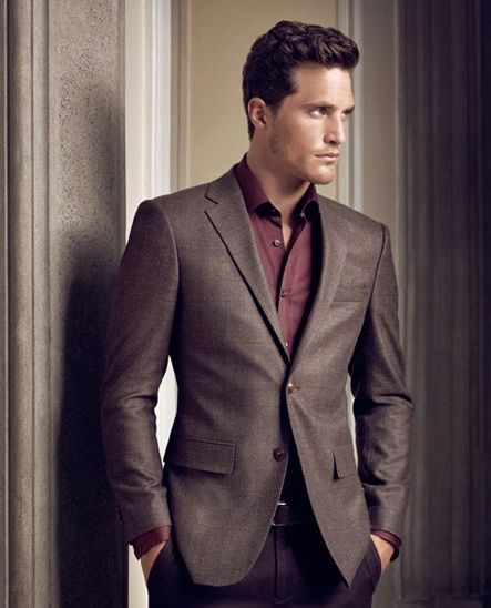 Wine Shirt and Brown Blazer A Man In A Suit, Man In A Suit, Brown Suit, Burgundy Shirt, Look Formal, Smart Casual Style, Mens Fashion Smart, Dapper Gentleman, Wine Shirts