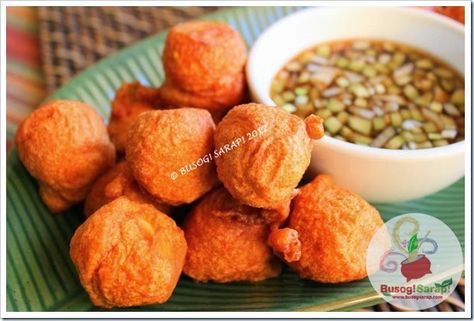 Pinoy Street Food, Filipino Appetizers, Pinoy Merienda, Kwek Kwek, Pinoy Dishes, Battered Chicken, Malta Food, Filipino Snacks, Filipino Street Food