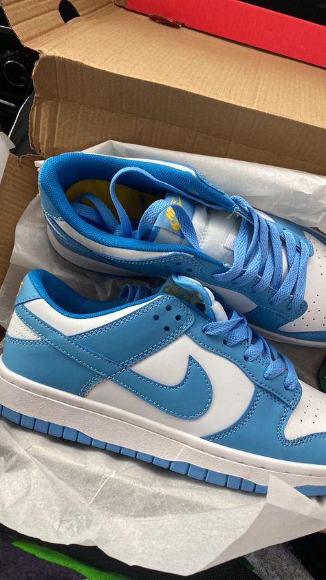 Dunk Low Blue, Shoes Wallpaper, Preppy Shoes, Pretty Shoes Sneakers, All Nike Shoes, Shoes Sneakers Jordans, Cute Nike Shoes, Hype Shoes, Cute Nikes