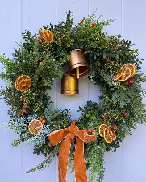 Christmas wreath kits launching Friday and Autumn ones still being shipped! How to wire orange slices - push the wire through the… | Instagram Oranges In Christmas Decor, Wreaths With Oranges, Orange Garland Wreath, Christmas Wreath Orange Slices, Dried Fruit Christmas Wreath, Sliced Orange Christmas Decorations, Diy Fresh Christmas Wreath, Christmas Wreaths With Oranges, Orange Wreath Christmas