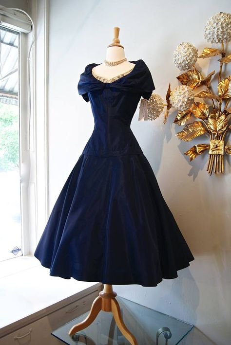 1950's navy taffeta party dress… Navy Blue Party Dress, Navy Blue Party, 1950s Rockabilly, Dresses 50s, 1950 Fashion, Rockabilly Style, Vintage Dresses 50s, Blue Party Dress, Blue Party