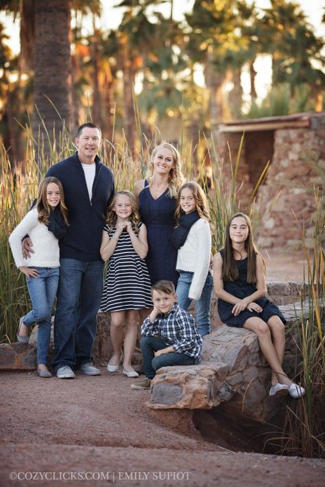 Family of 7 portriat at the lake at Papago Park near central Phoenix 7 Person Family Pictures, Family Of 7 Picture Ideas, Family Photoshoot Park Photo Ideas, Seattle Mansion, Family Of 7 Picture Poses, Family Of 7 Photoshoot, Lake Poses, Papago Park, Large Family Poses