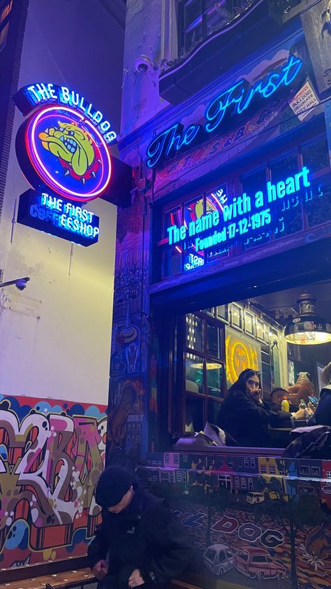 Amsterdam Coffee Shop Aesthetic, Amsterdam Coffee Shop, Amsterdam Night, Amsterdam Coffee, Amsterdam Cafe, Amsterdam Aesthetic, Amsterdam Photography, Amsterdam Photos, Cafe Sign