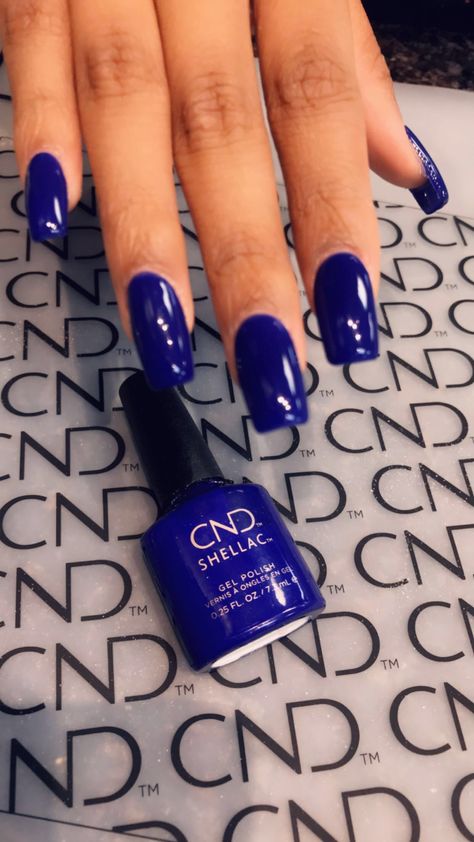 #cnd #cndshellac CND nail enhancement with CND shellac blue eyeshadow for the winter blue nail Navy Shellac Nails, Blue Shellac Nails Designs, Cnd Shellac Blue, End Of Winter Nails, Shellac Nails Designs, Blue Shellac Nails, Blue Shellac, Nails Inspiration Simple, Shellac Nail Designs