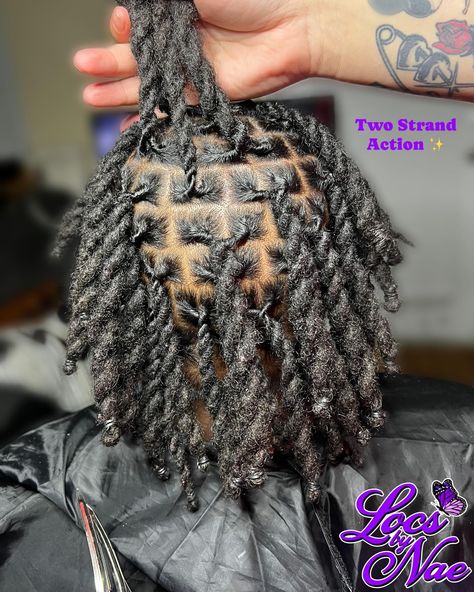 Keep swiping to see the style! ♾️🗣️✨ • These two strand twist came out fireeee 🔥🔥 • • • 👤: Shawn • • ✨ 𝙵𝙾𝙻𝙻𝙾𝚆 @locs_bynae_ 𝙵𝙾𝚁 𝙼𝙾𝚁𝙴 ! ✨ ☞ 𝖡𝖮𝖮𝖪𝖨𝖭𝖦 𝖮𝖯𝖤𝖭 ☜ ⊹ 𝙎𝙚𝙨𝙨𝙞𝙤𝙣 𝘽𝙤𝙤𝙠𝙚𝙙: $75 Retwist & Simple Style ⊹ ɴᴏ ᴅᴇᴘᴏꜱɪᴛ ɴᴏ ᴀᴘᴘᴏɪɴᴛᴍᴇɴᴛ ➸ $15 ᴅᴇᴘᴏꜱɪᴛ • • • • #locs #loc #dreadloc #retwist #retwisting #barreltwist #twostrandtwist #twostrandretwist #locstyle #locstyles #loclife #loclove #loclivin #loclifestyle #lochaircommunity #locs4life #locd #locdup #dentontx #denton #dfw #explorepage #locsbynae ... 4 Strand Twist Locs, Styles For Starter Locs, Two Strand Retwist, Loc Retwist Styles, Starter Locs Two Strand Twist, Two Strand Twist Men, Retwist Locs Style, Two Strand Twist Locs, Two Strand Twist Starter Locs