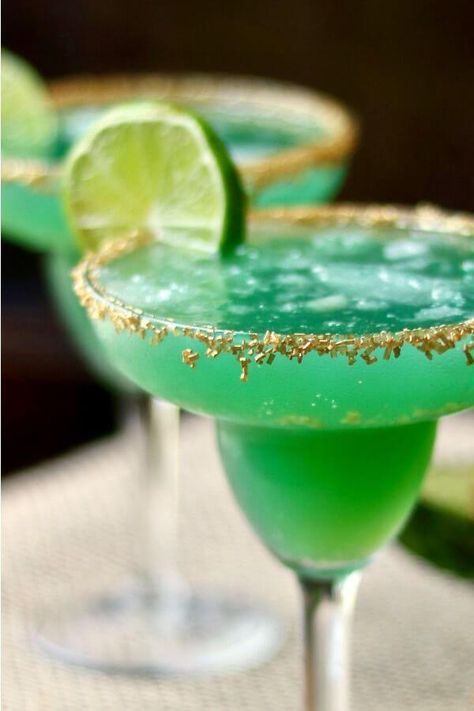 Irish Margarita, Green Cocktails, Cocktail Vodka, St Patricks Day Drinks, Restless Chipotle, Gel Wax, Classic Margarita, Green Cocktail, Margarita Cocktail