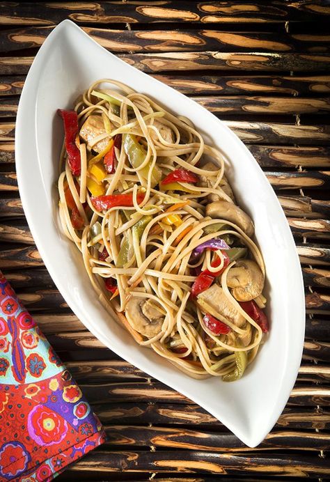 Low-sodium lo mein can be cooked in just a few minutes at home Low Sodium Filipino Recipes, Low Sodium Asian Recipes, Low Sodium Lo Mein Recipe, Low Sodium Desserts, Low Sodium Recipes Heart, Dash Recipes, Dash Recipe, Heart Healthy Recipes Low Sodium, Low Salt Recipes