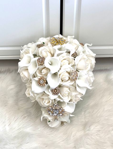 White Calla Lily Bouquet, Bouquet Cascade, Bling Bouquet, White Calla Lily, Silk Bridal Bouquet, White Rose Bouquet, Calla Lily Bouquet, Bouquet Brooch, Silk Wedding Bouquets