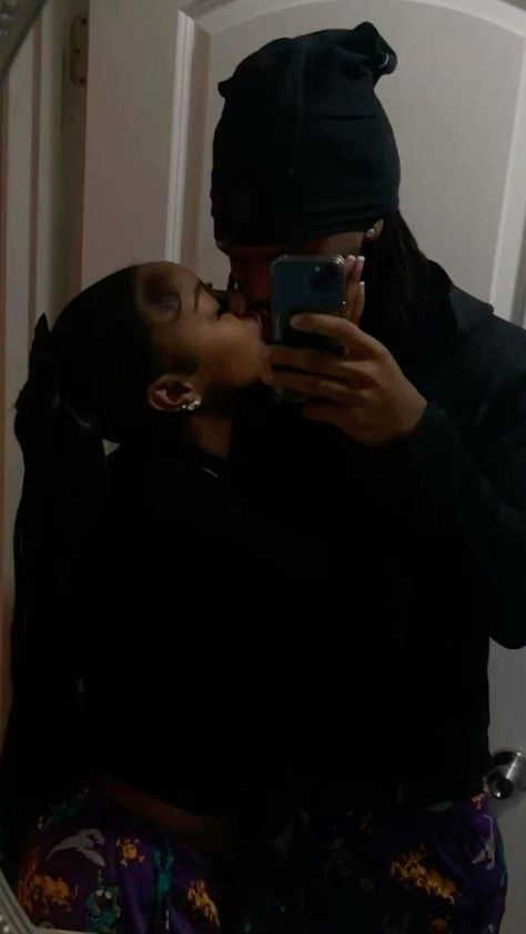 Mirror Selfie Couple Black, Bae Pictures Relationship Goals, Black Relationships Mood, Cute Mirror Pics With Boyfriend, Mood Pictures With Bae, Moods Relationship Pictures, Mirror Pics With Boyfriend, Mirror Selfie Couple, Girlfriend And Boyfriend Goals