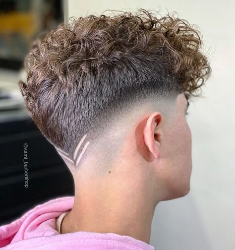 Curly Hair Fade, Undercut Long Hair, Barbers Cut, Shaved Hair Designs, Men Haircut Curly Hair, Mens Hairstyles Thick Hair, Men Hair Color, Faded Hair, Haircut Designs