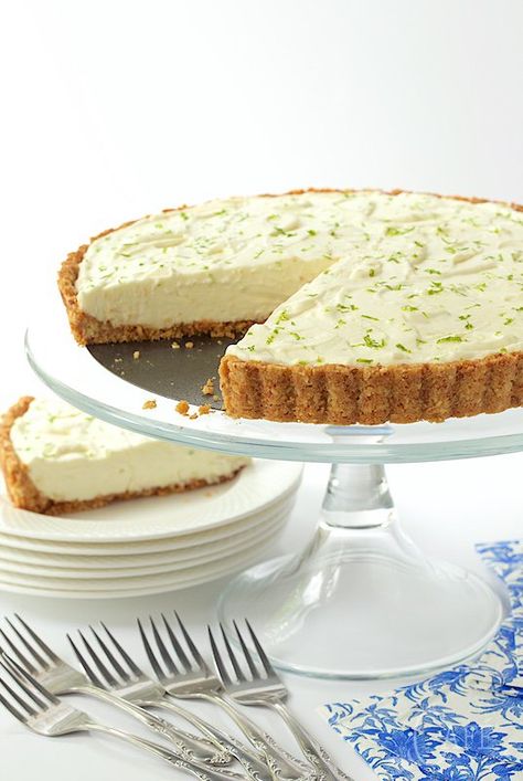 Elegant Easter Desserts, Key Lime Tarts, Almond Shortbread, Lime Tart, Lime Desserts, Tart Filling, Lime Recipes, Easter Desserts, Shortbread Crust