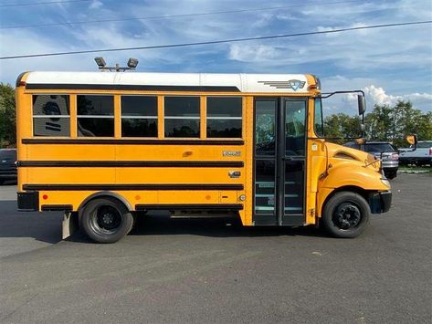 School Bus Side View, Bus Reference, Bus Sekolah, Short School Bus, Old School Bus, All Eyez On Me, School Buses, Bus Coach, Camper Life